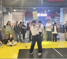 一群衣着制服的人中度可信度形貌已自动天生