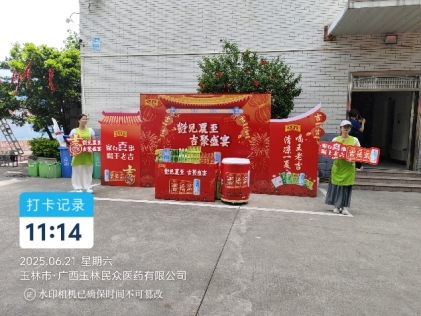 街道边立着广告牌子

AI 天生的内容可能不准确。